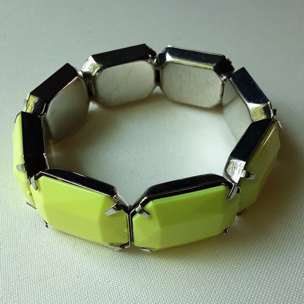 Vintage 7” Bracelet Stretchy Silver Toned With Rectangle Olive  Green Stones